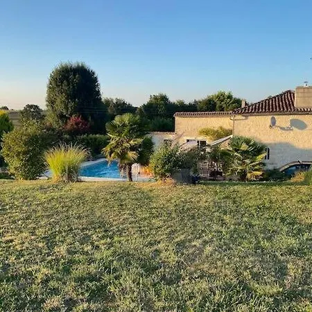 Chez Gargatte, 12personnes , Piscine Chauffee , Fr Holiday home Ronsenac (Charente)