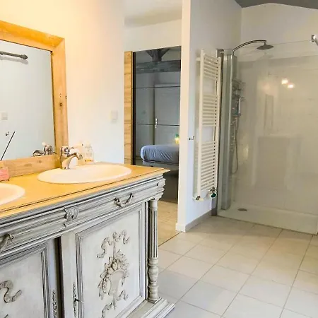 Chez Gargatte, 12personnes , Piscine Chauffee , Fr Holiday home Ronsenac (Charente)