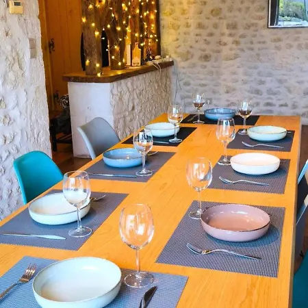 Feriehus Chez Gargatte, 12personnes , Piscine Chauffee , Fr Ronsenac (Charente)