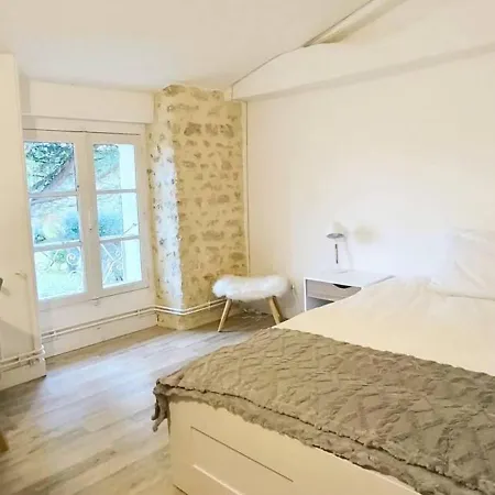 Chez Gargatte, 12personnes , Piscine Chauffee , Fr Feriehus Ronsenac (Charente)