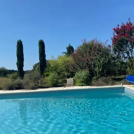 Feriehus Chez Gargatte, 12personnes , Piscine Chauffee , Fr Ronsenac (Charente)