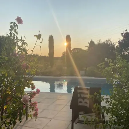 Chez Gargatte, 12personnes , Piscine Chauffee , Fr Holiday home Ronsenac (Charente)